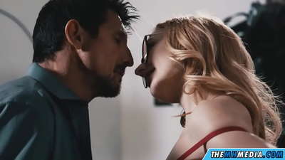 Ռոմանտիկ սեքս անպիտան շիկահերի հետ